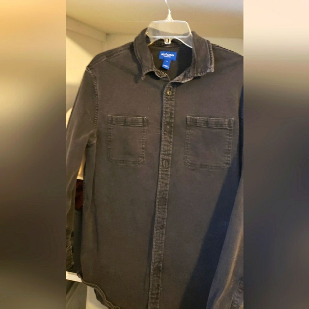 Arizona size M button front shirt